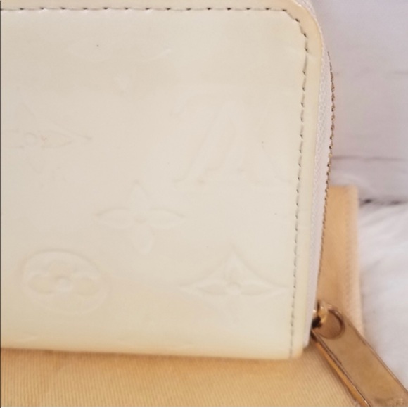 Auth LouisVuitton Vernis Cream Long Zippy Wallet